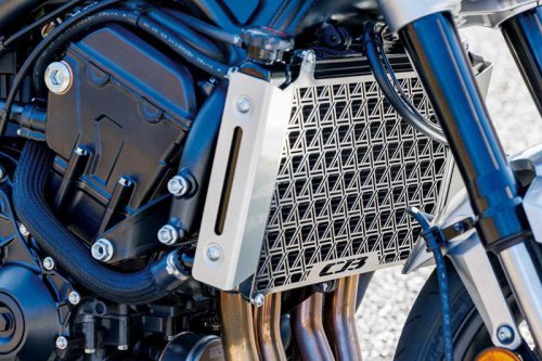 【比較インプレ】ホンダ「CB1000F」VS スズキ「KATANA」〈太田安治編〉｜受け継がれた伝統と進化する魂のビッグネイキッドをレビュー