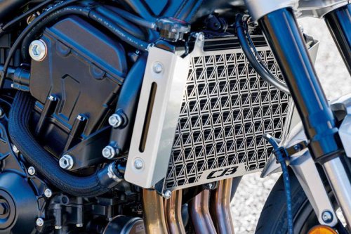 【比較インプレ】ホンダ「CB1000F」VS スズキ「KATANA」〈太田安治編〉｜受け継がれた伝統と進化する魂のビッグネイキッドをレビュー