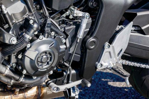 【比較インプレ】ホンダ「CB1000F」VS スズキ「KATANA」〈太田安治編〉｜受け継がれた伝統と進化する魂のビッグネイキッドをレビュー