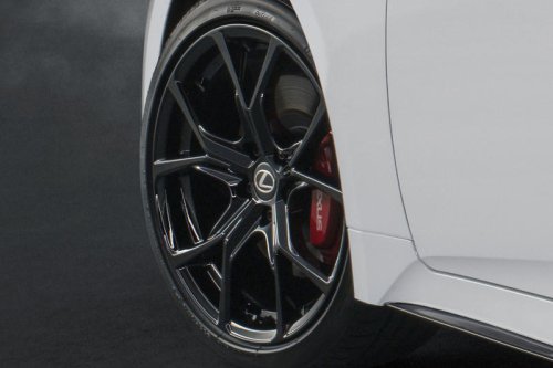 「レクサスIS」の大幅改良モデル発売 さらに気持ちよくスポーティーに