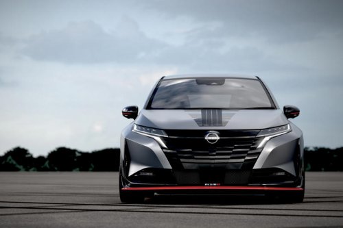 日産が「オーラNISMO RSコンセプト」と「フェアレディZ」の2027年モデルを初披露【東京オートサロン2026】
