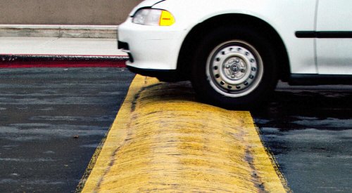 Frenar antes de un resalto no es opcional: esta es la poderosa razón