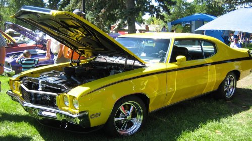 20 American cars that pushed performance to the edge of regulation