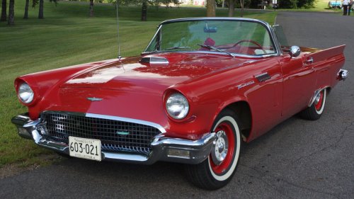 10 vintage cars that were designed to stand out