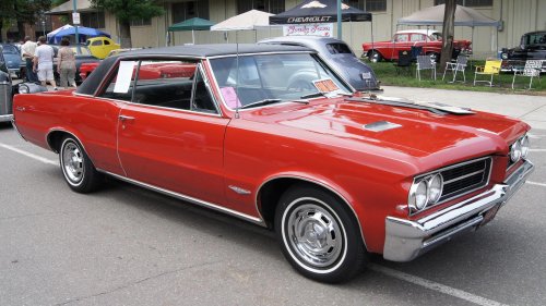 Muscle Cars, Muscle cars that were way too powerful for their era, but went there anyway