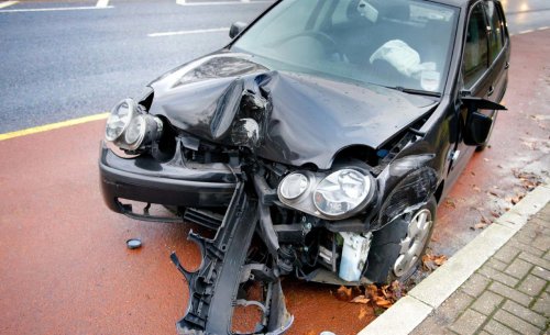 Ni el seguro ni la grúa: lo primero que recomiendan hacer tras un accidente