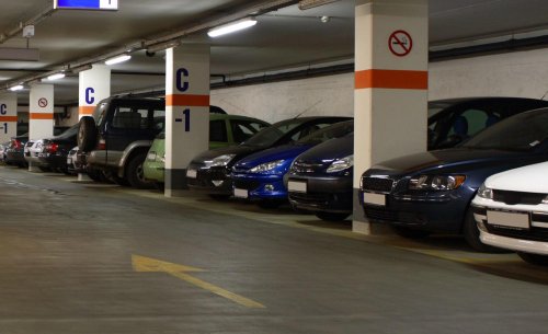 Si aparco en una plaza de garaje que no es mía, ¿me pueden multar? Estas son las consecuencias