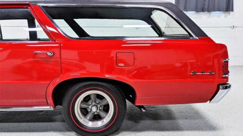 Pontiac, Pontiac built the world's first muscle wagon