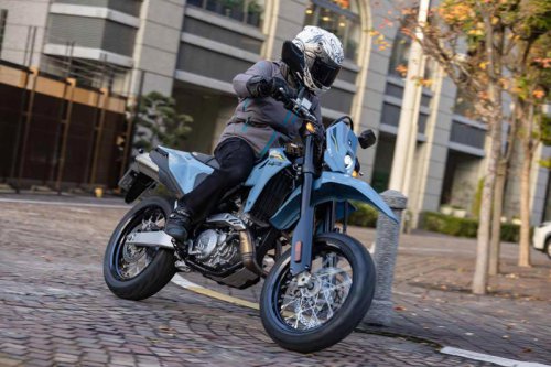 はじめて公道で新型『DR-Z4SM』に乗った感想→サーキットと印象がまるで違うんだが【SUZUKI DR-Z4SM インプレ・レビュー① 街乗り編】