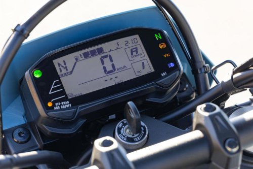 はじめて公道で新型『DR-Z4SM』に乗った感想→サーキットと印象がまるで違うんだが【SUZUKI DR-Z4SM インプレ・レビュー① 街乗り編】