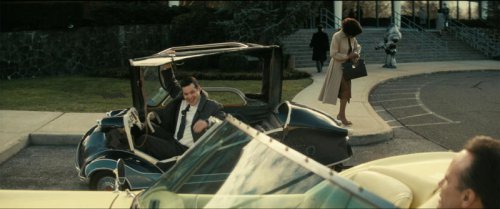 The cars of Fallout are ever-present beacons in the wasteland