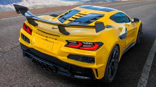 Porsche, Corvette C8 ZR1: Beating Porsche's best in straight-line speed and track performance