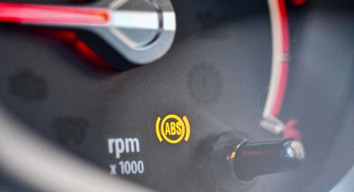 Qué es el ABS del coche y por qué es un sistema tan importante para evitar accidentes en la carretera