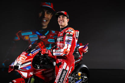 ヤマハ、2026年の新型YZR-M1を発表。V4エンジン新時代も装いはお馴染みのカラーリングに