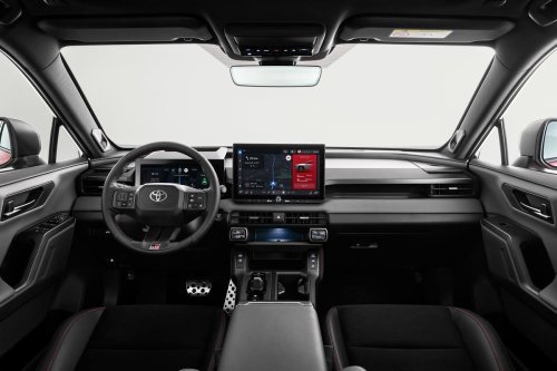 Toyota, Nos hemos subido al nuevo Toyota RAV4: 5 razones por las que nos gusta y sus precios en España