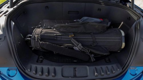 Mercedes encuentra en el maletero una solución inesperada para reducir peso y facturas de taller