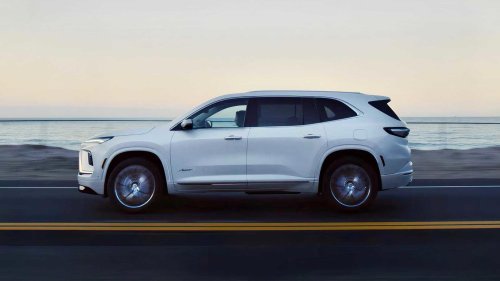 The Three-Row Luxury SUV That's A Dealer Lot Fixture — And Now Costs Less Than A New RAV4 Used