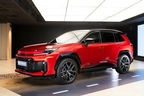 Nos hemos subido al nuevo Toyota RAV4: 5 razones por las que nos gusta y sus precios en España
