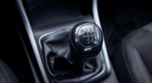 No sé por qué en 2026 alguien elegiría una caja de cambios manual: un exvendedor de coches reabre el debate