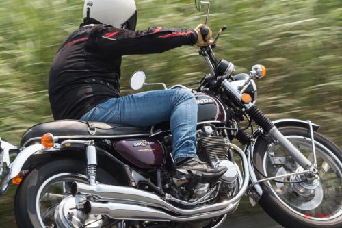 【ホンダドリームCB500FOUR（1971）回顧試乗】渋く速い大人の4気筒を味わう