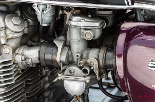 【ホンダドリームCB500FOUR（1971）回顧試乗】渋く速い大人の4気筒を味わう