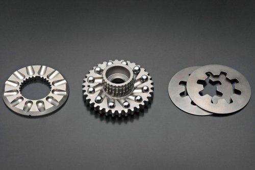 見た目は似てるけど中身は別物! 復活を遂げたスズキ「GSX-R1000/R」（2026年）のエンジンを徹底解剖