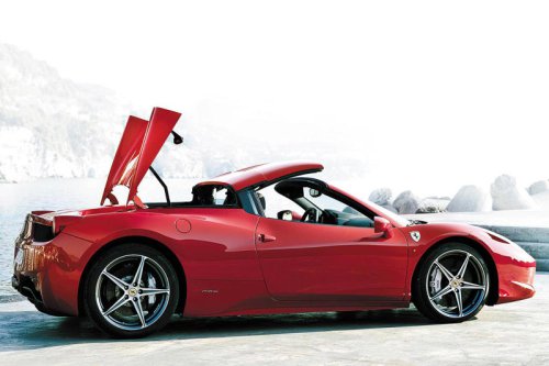 フェラーリ 458イタリアは、最高出力を9000rpmで発生させるV8エンジンを搭載した【スーパーカークロニクル・完全版／063】