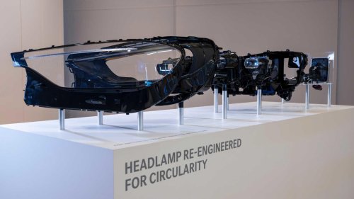 Mercedes' plan to screw car headlights solves one of modern cars' biggest problems
