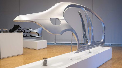 Mercedes, Mercedes' plan to screw car headlights solves one of modern cars' biggest problems