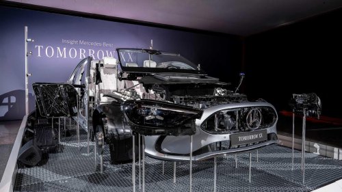 Mercedes, Mercedes' plan to screw car headlights solves one of modern cars' biggest problems