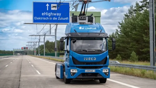 Camiones eléctricos mediante catenaria. Así es la exitosa carga que proponen en Alemania y en la que han invertido 5.900.000 euros