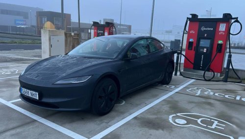 El Tesla Model 3 vuelve a ser el coche eléctrico mejor valorado: "Ofrece prácticamente la combinación perfecta de todo"