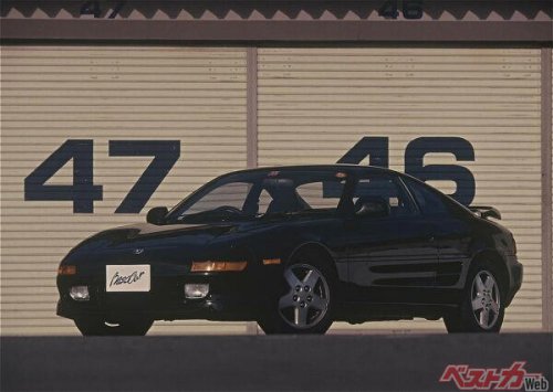 走らせられるのはオジサンだけ? 運転が難しかったあの頃のクセ強クルマ4選!