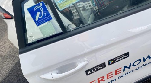 Citroën, Todos los taxis de Madrid están obligados a llevar esta pegatina en la ventanilla, pero ¿qué significa?