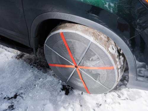 Poner las cadenas de nieve nunca ha sido tan fácil: este vídeo lo explica en menos de un minuto