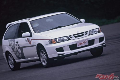 今や億超えの400R! 新車時は1200万円だったって安すぎない? コストも手間も度外視な日産の超ガチスポーツモデル