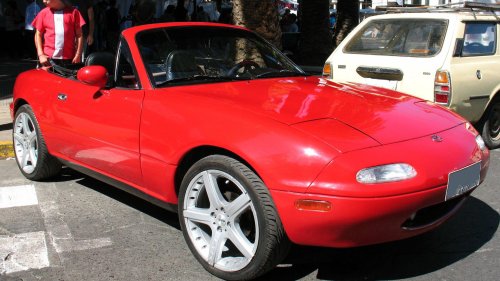 10 sports cars that look best painted red & 10 that look terrible