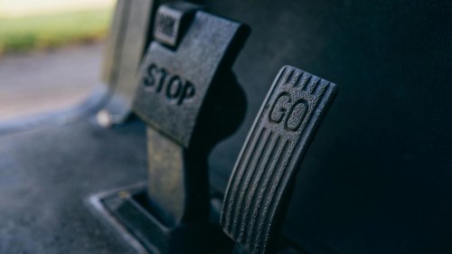 10 signs your car isn't ready for winter &amp; 10 key tips for preparing for colder weather