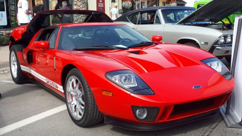 10 sports cars that look best painted red &amp; 10 that look terrible