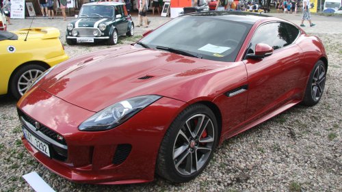 10 sports cars that look best painted red &amp; 10 that look terrible