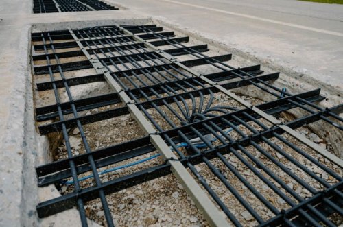 Researchers with Purdue successfully charge electric heavy duty truck on US-52