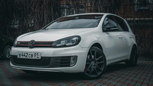 10 cars that are horrendously boring to drive &amp; 10 that are super fun