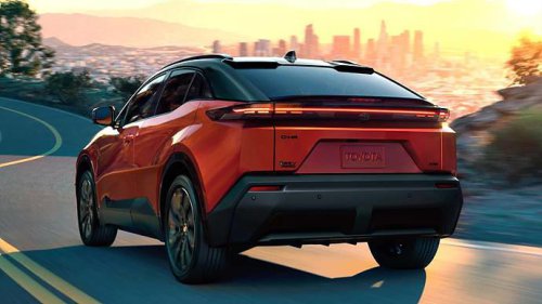 トヨタ、EV減速でも後退せず! 小型C-HR電気自動車で正面突破