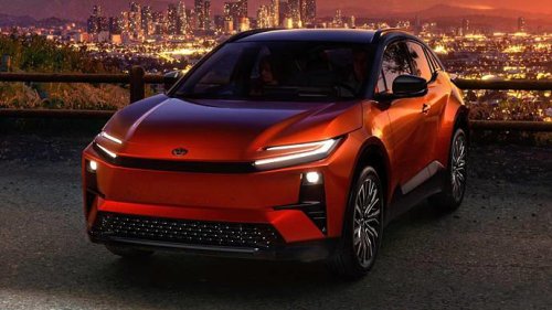 トヨタ、EV減速でも後退せず! 小型C-HR電気自動車で正面突破