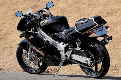 カワサキ「ZXR250（ZX250A）」（1989年）｜レプリカ分野の遅れを帳消しにするべく先進的かつ意欲的な技術をフル搭載