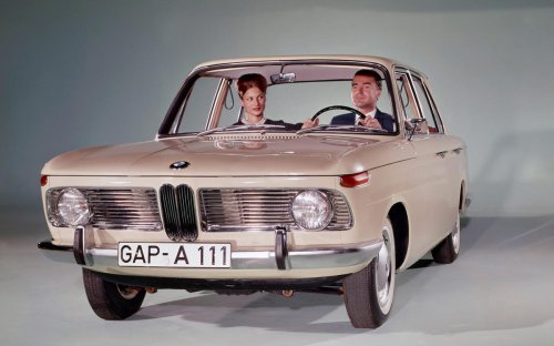 20 coches con aspecto muy enfadado