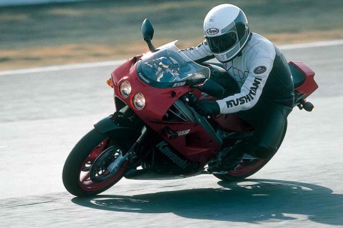 カワサキ「ZXR250（ZX250A）」（1989年）｜レプリカ分野の遅れを帳消しにするべく先進的かつ意欲的な技術をフル搭載