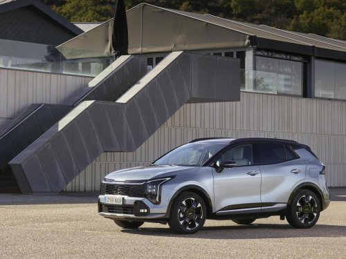 Ante la conquista de los automáticos, estos son los coches que todavía te puedes comprar con cambio manual