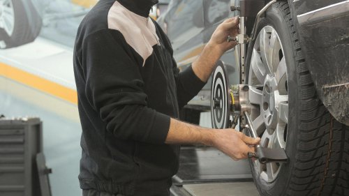 10 reasons drivers prefer professional car washes &amp; 10 reasons they hate them