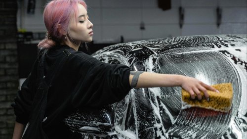 10 reasons drivers prefer professional car washes & 10 reasons they hate them